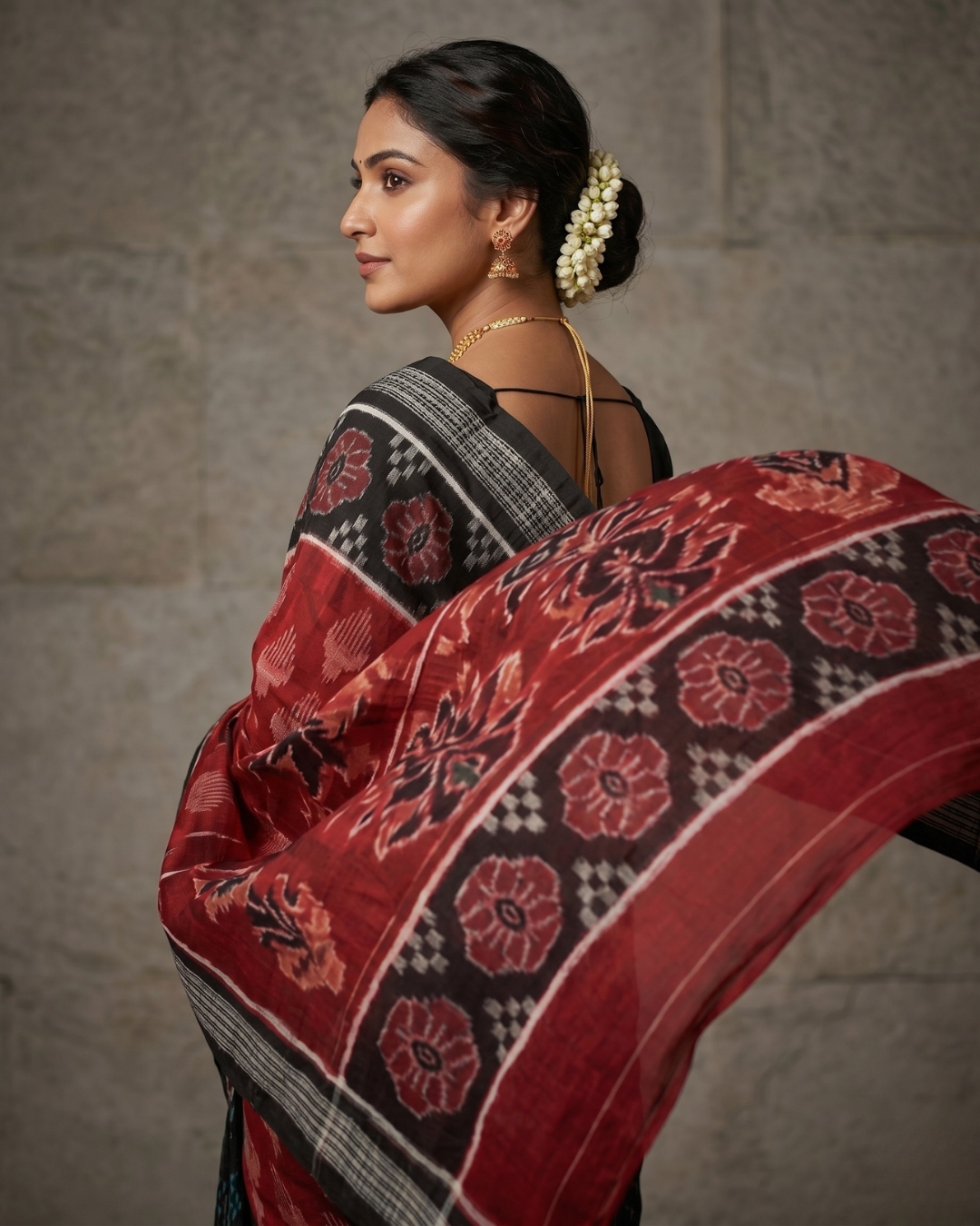 Premium Black and Red Sambalpuri Ikat Saree | Authentic Odisha Handloom Silk Weaves For Festival Use - Image 4