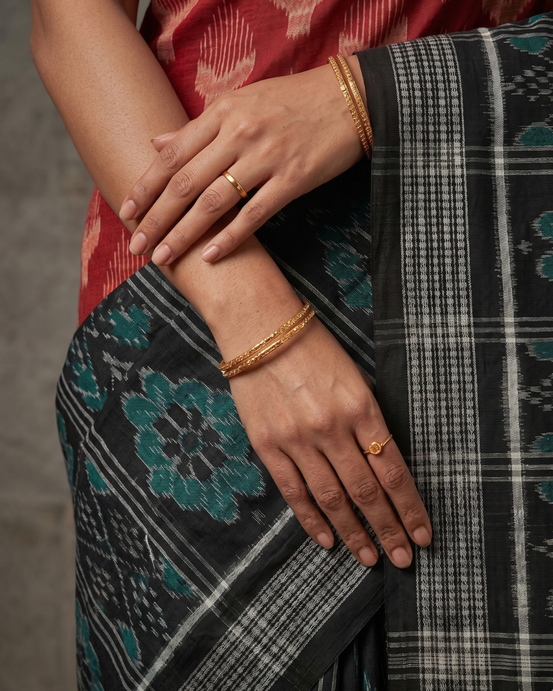 Premium Black and Red Sambalpuri Ikat Saree | Authentic Odisha Handloom Silk Weaves For Festival Use - Image 3